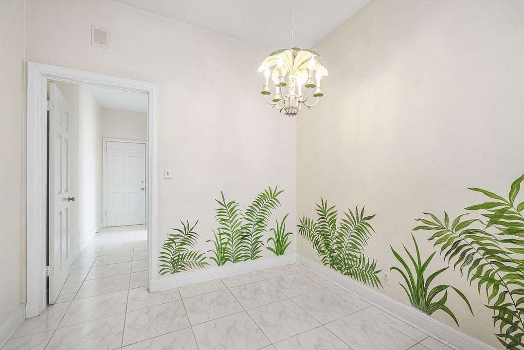 合同活跃: $35,000 (4 贝兹, 4 浴室, 3180 平方英尺)