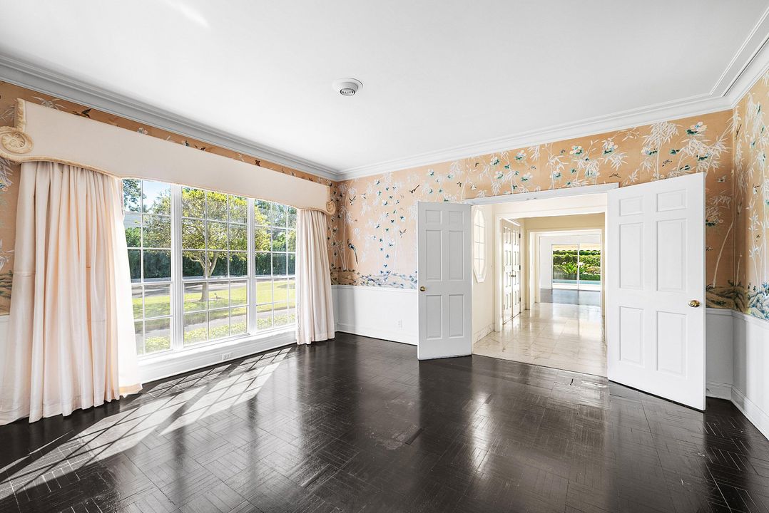 合同活跃: $35,000 (4 贝兹, 4 浴室, 3180 平方英尺)