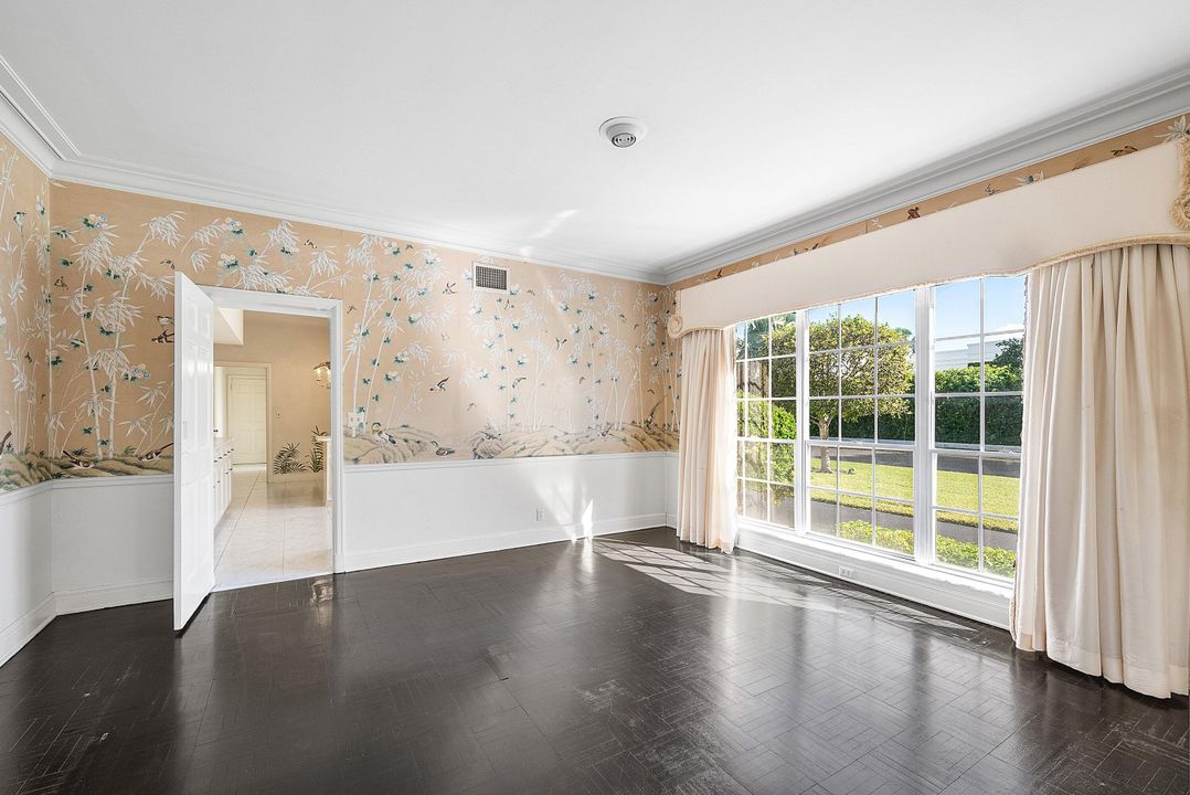 合同活跃: $35,000 (4 贝兹, 4 浴室, 3180 平方英尺)