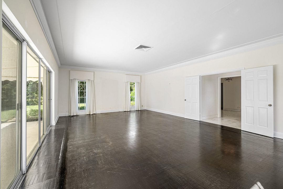 合同活跃: $35,000 (4 贝兹, 4 浴室, 3180 平方英尺)