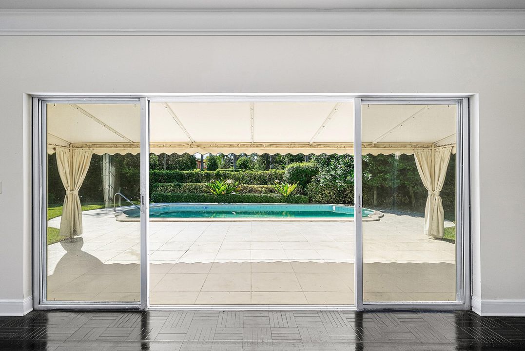 合同活跃: $35,000 (4 贝兹, 4 浴室, 3180 平方英尺)