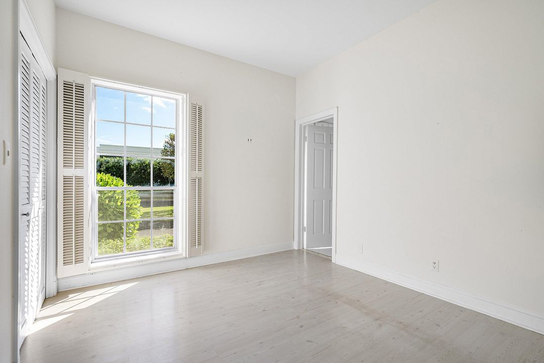 合同活跃: $35,000 (4 贝兹, 4 浴室, 3180 平方英尺)