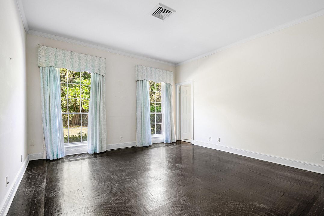 合同活跃: $35,000 (4 贝兹, 4 浴室, 3180 平方英尺)