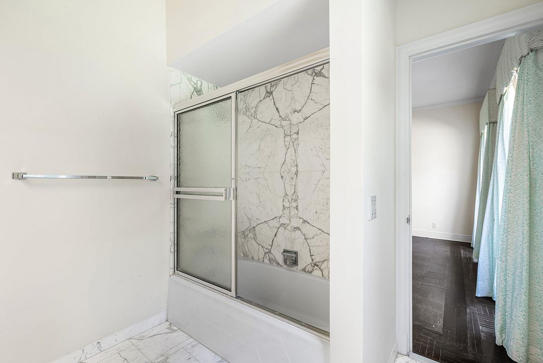 合同活跃: $35,000 (4 贝兹, 4 浴室, 3180 平方英尺)