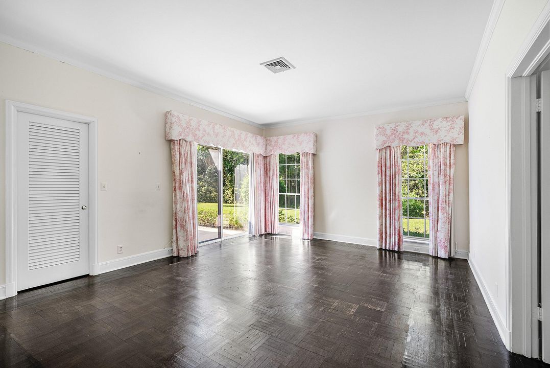 合同活跃: $35,000 (4 贝兹, 4 浴室, 3180 平方英尺)