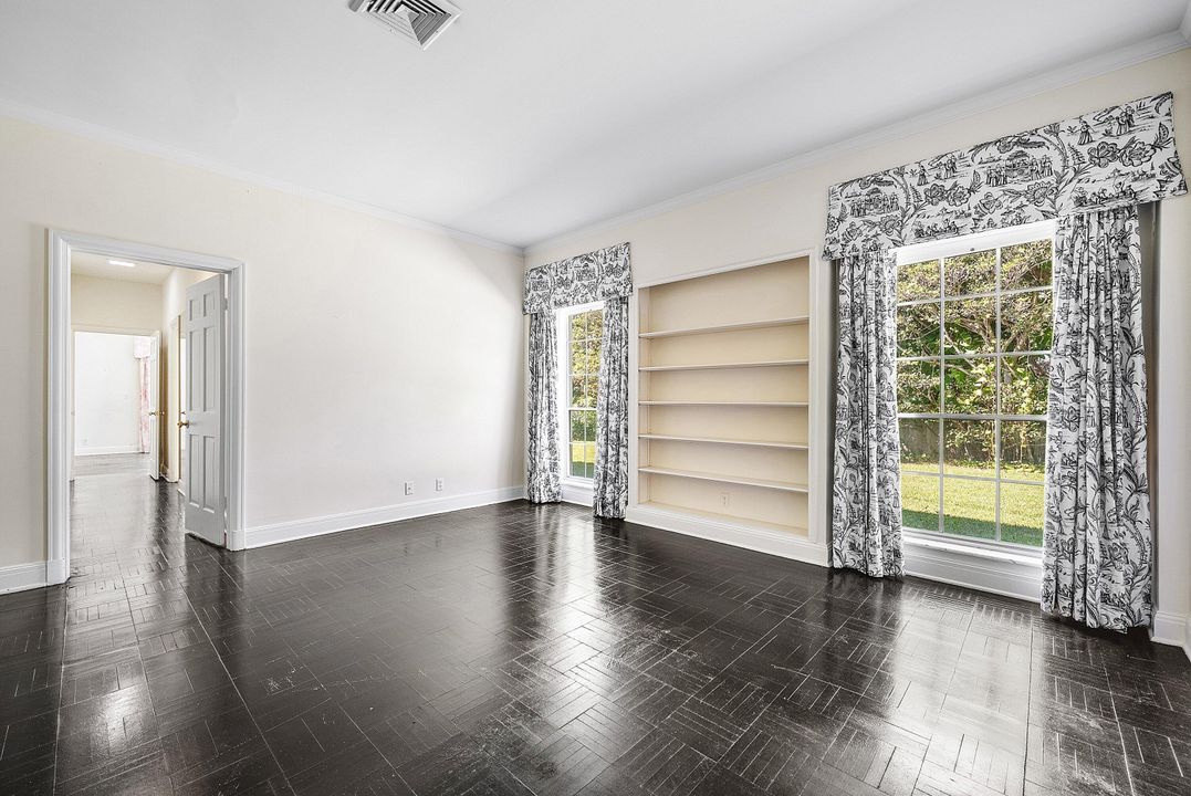 合同活跃: $35,000 (4 贝兹, 4 浴室, 3180 平方英尺)