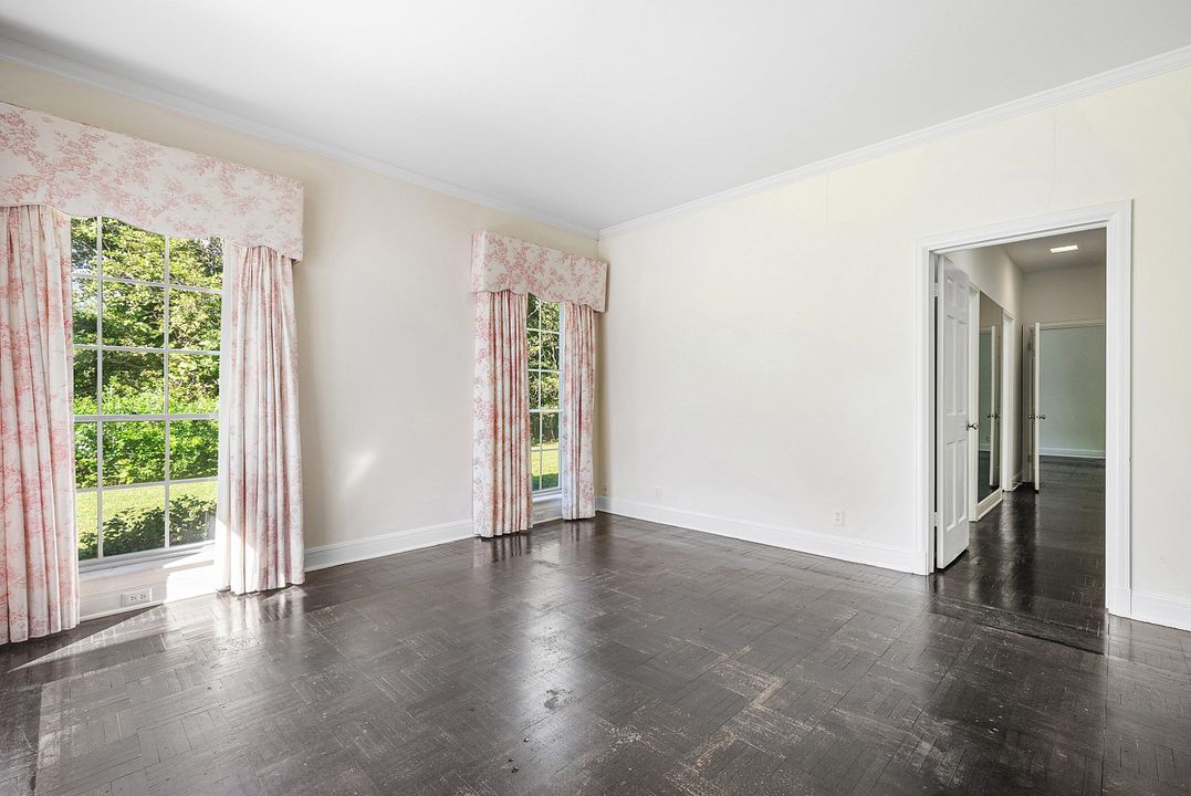 合同活跃: $35,000 (4 贝兹, 4 浴室, 3180 平方英尺)