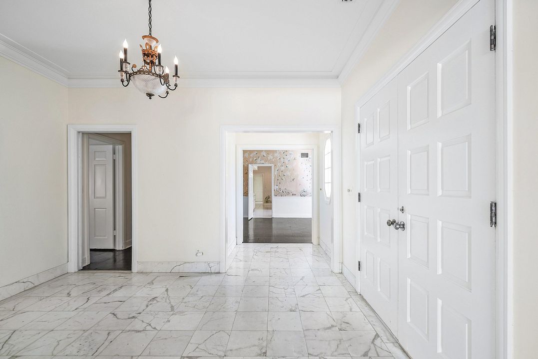 合同活跃: $35,000 (4 贝兹, 4 浴室, 3180 平方英尺)