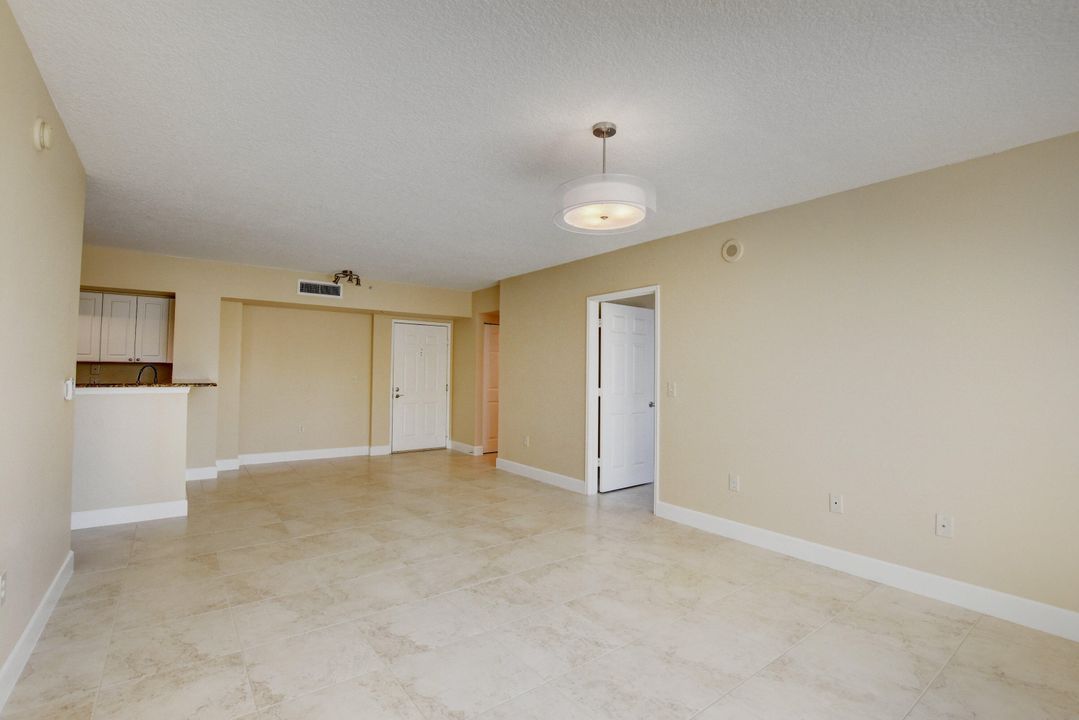 For Rent: $2,900 (2 beds, 2 baths, 1040 Square Feet)