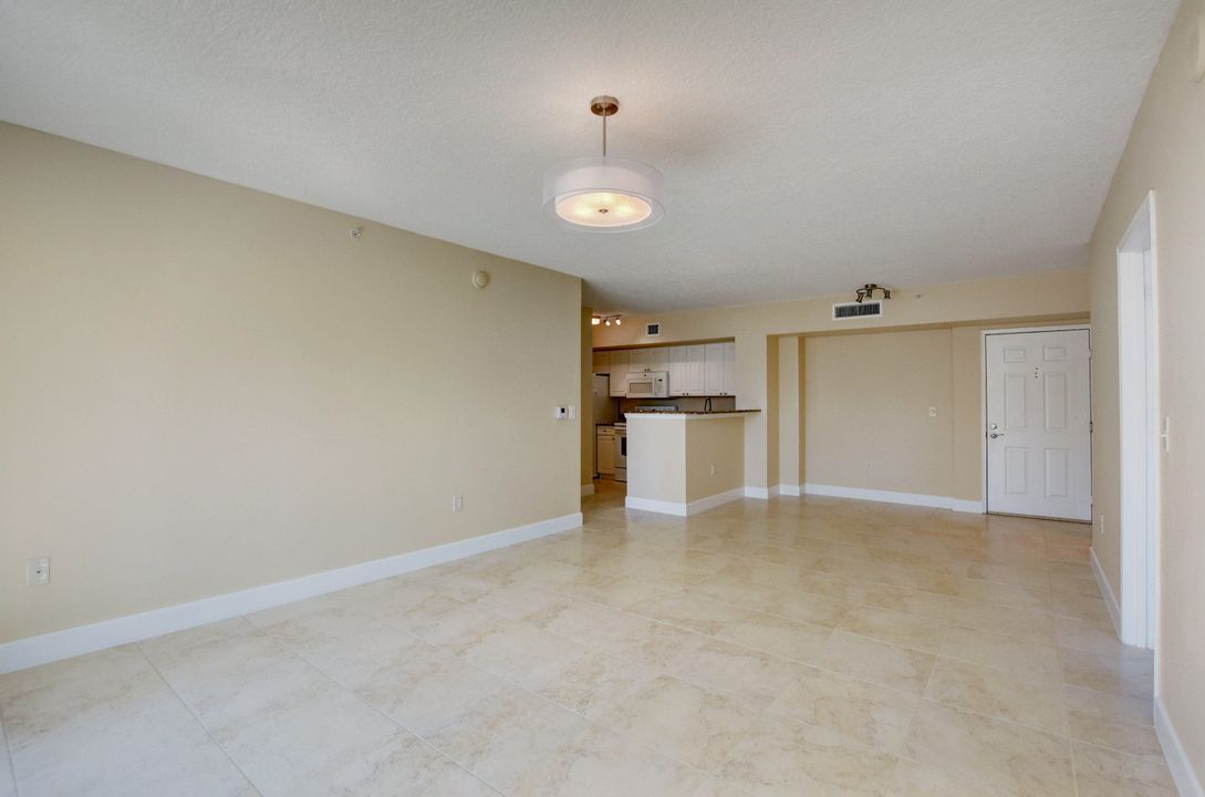 For Rent: $2,900 (2 beds, 2 baths, 1040 Square Feet)