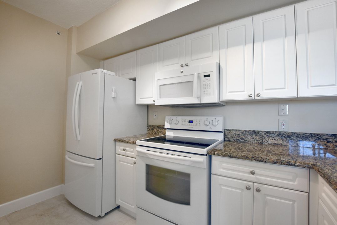 For Rent: $2,900 (2 beds, 2 baths, 1040 Square Feet)