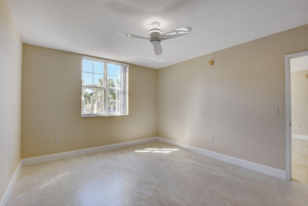 For Rent: $2,900 (2 beds, 2 baths, 1040 Square Feet)