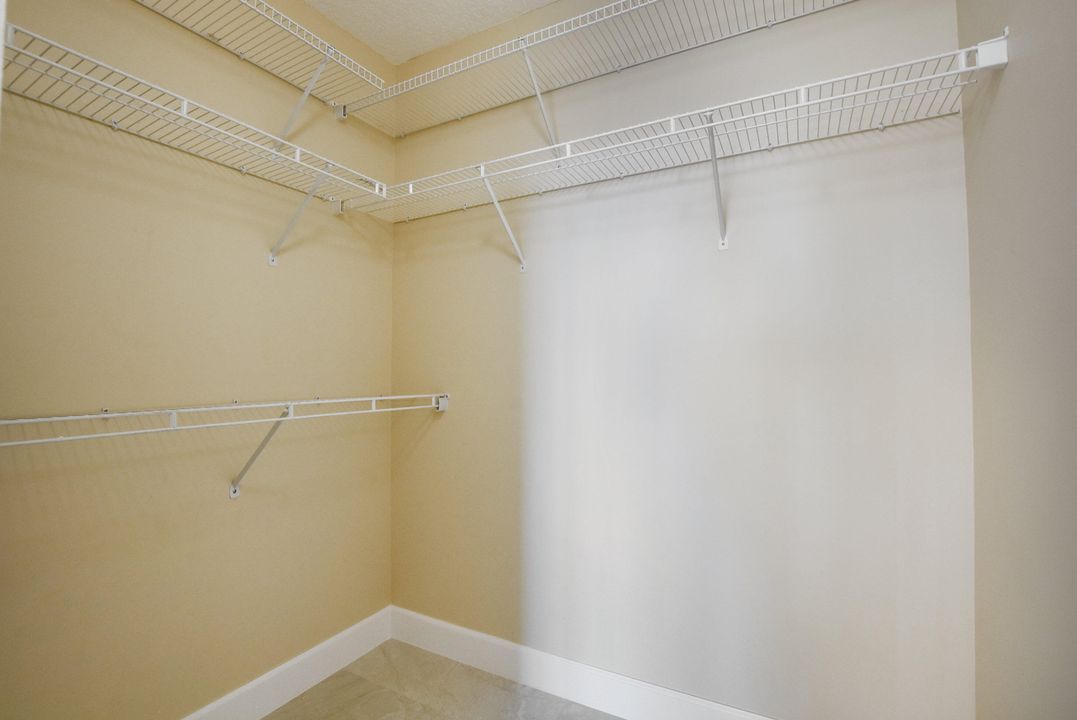 For Rent: $2,900 (2 beds, 2 baths, 1040 Square Feet)