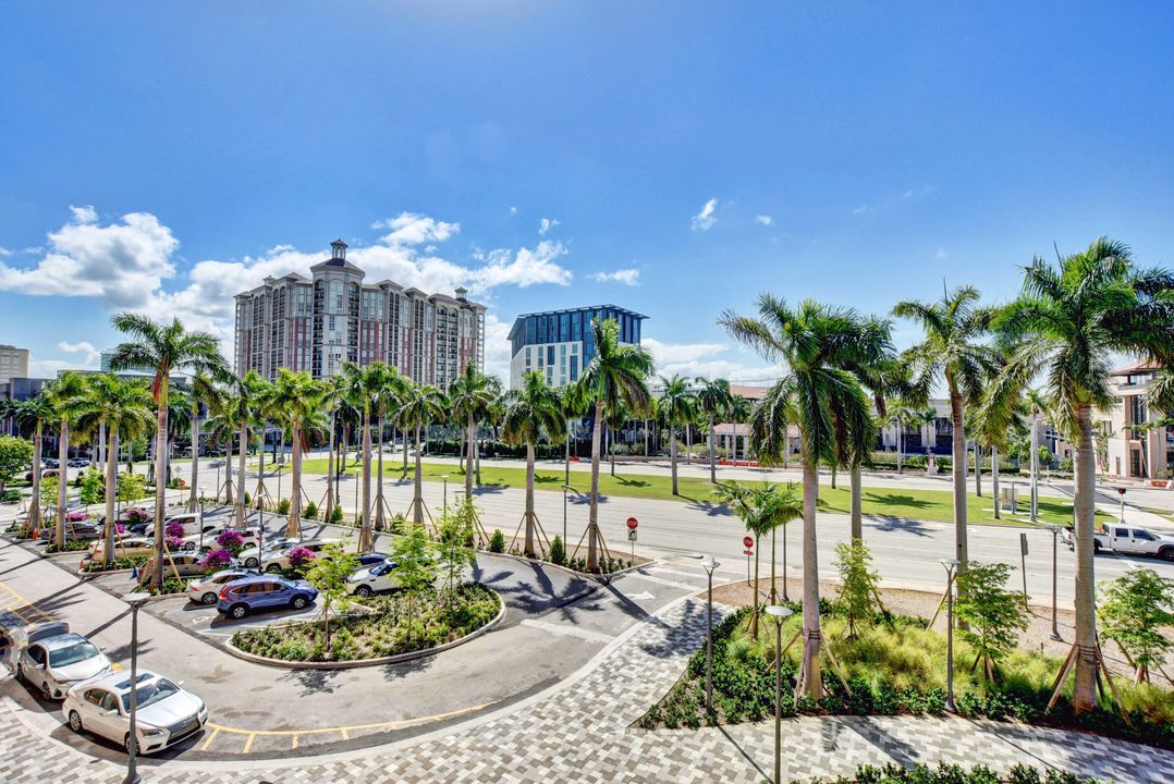 For Rent: $2,900 (2 beds, 2 baths, 1040 Square Feet)