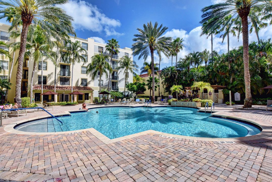 For Rent: $2,900 (2 beds, 2 baths, 1040 Square Feet)