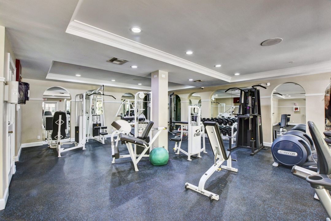 For Rent: $2,900 (2 beds, 2 baths, 1040 Square Feet)