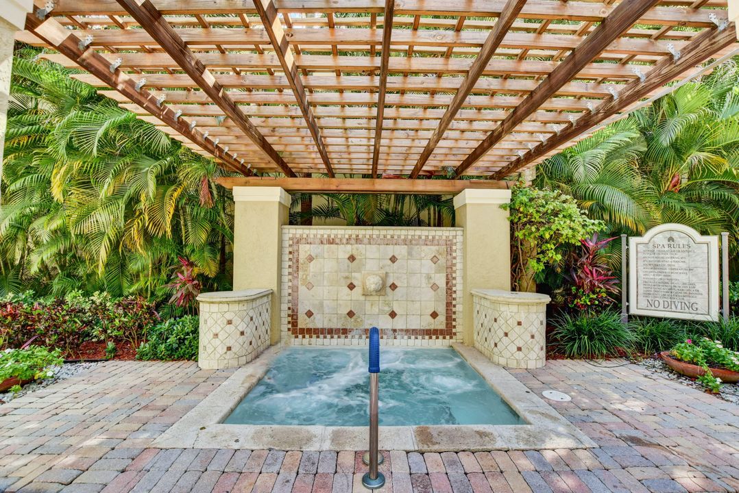 For Rent: $2,900 (2 beds, 2 baths, 1040 Square Feet)