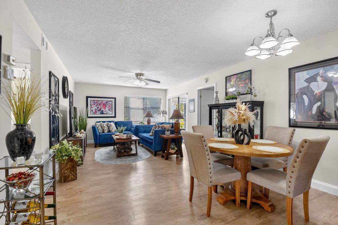 For Sale: $165,000 (2 beds, 2 baths, 1049 Square Feet)