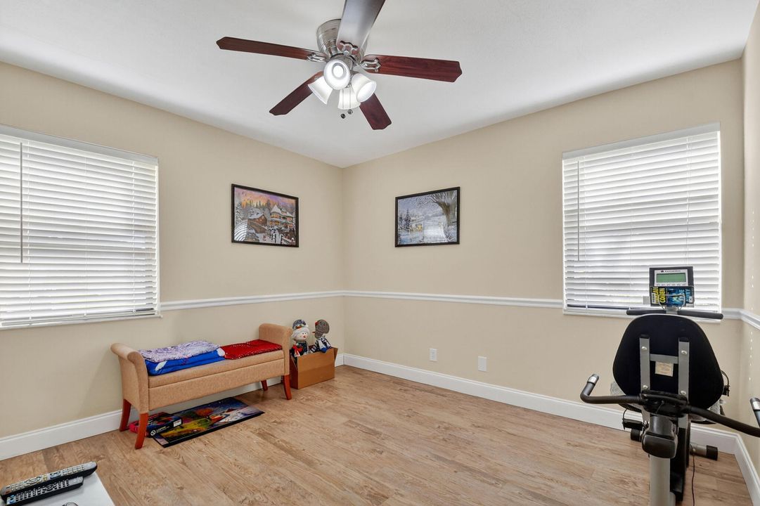 For Sale: $165,000 (2 beds, 2 baths, 1049 Square Feet)