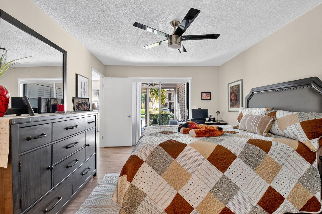 For Sale: $165,000 (2 beds, 2 baths, 1049 Square Feet)