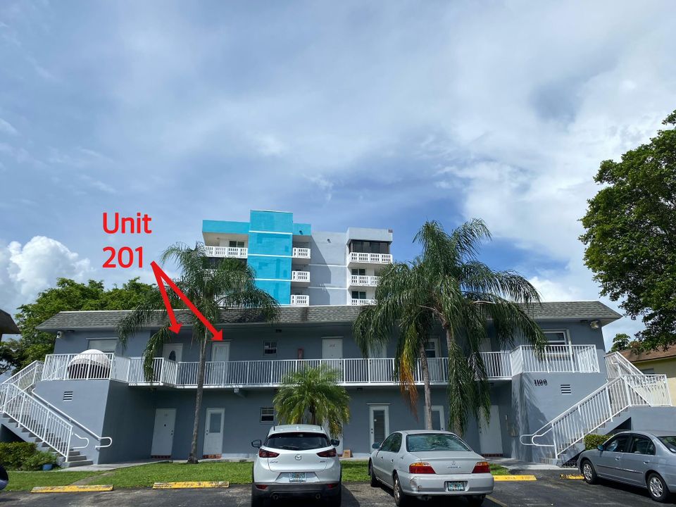 For Sale: $124,900 (2 beds, 2 baths, 950 Square Feet)