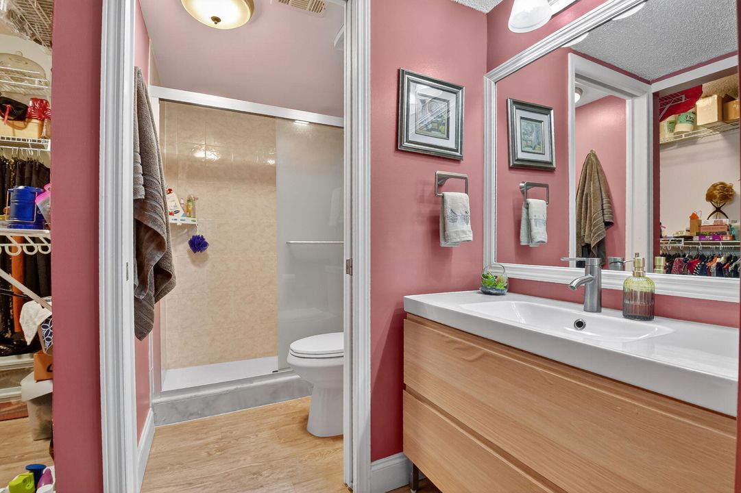 For Sale: $165,000 (2 beds, 2 baths, 1049 Square Feet)