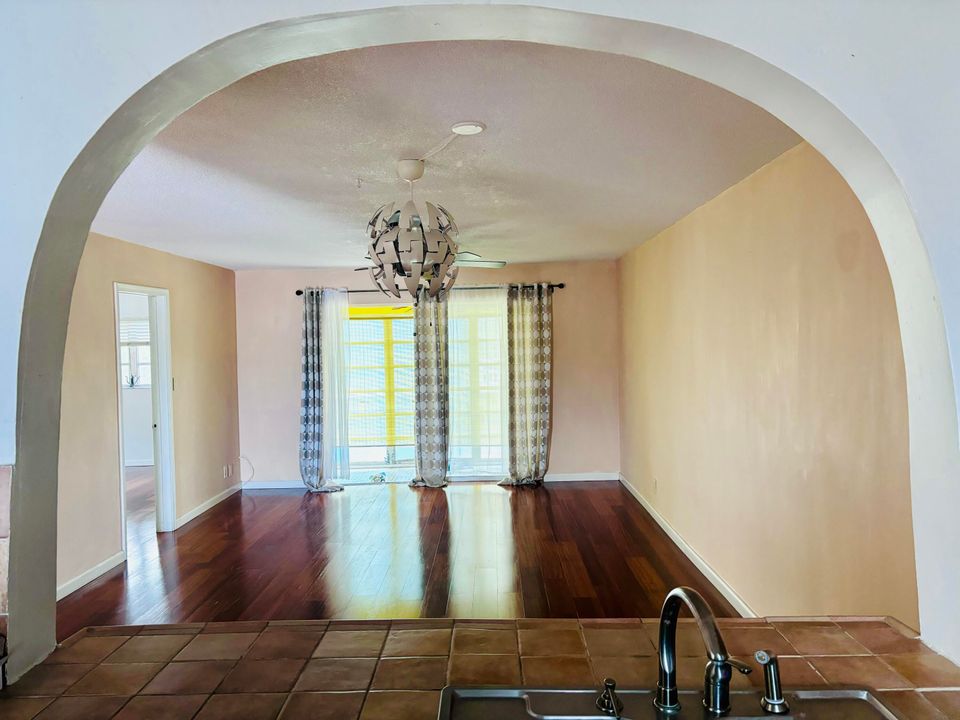 For Sale: $124,900 (2 beds, 2 baths, 950 Square Feet)