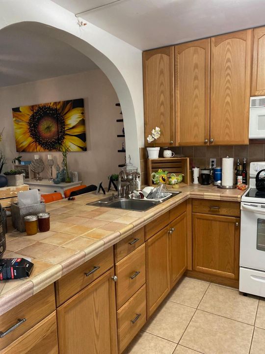 For Sale: $124,900 (2 beds, 2 baths, 950 Square Feet)