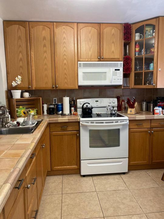 For Sale: $124,900 (2 beds, 2 baths, 950 Square Feet)