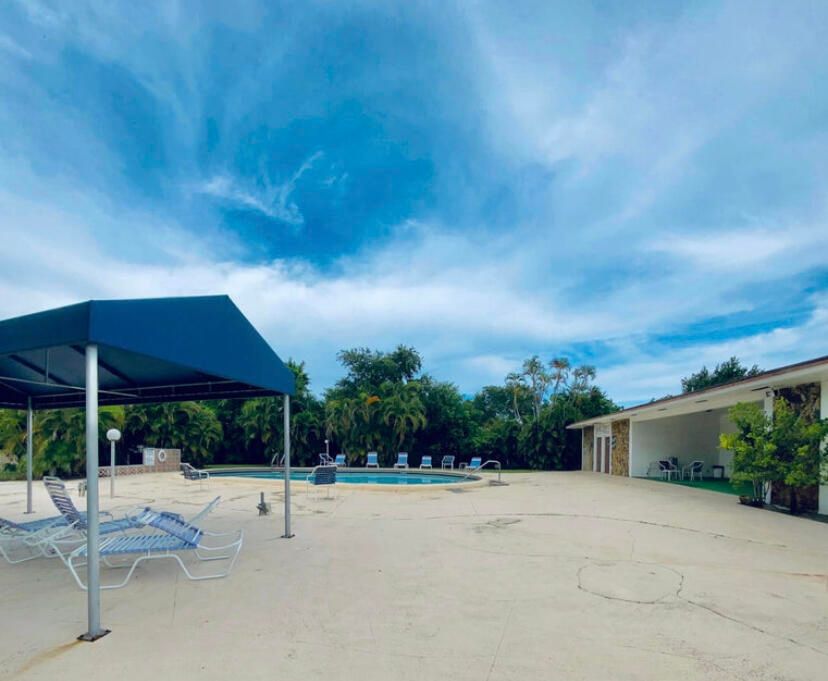 For Sale: $124,900 (2 beds, 2 baths, 950 Square Feet)