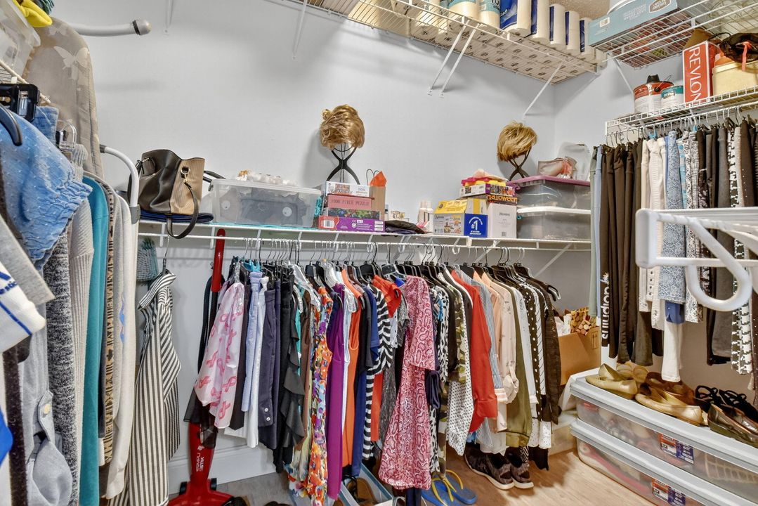 For Sale: $165,000 (2 beds, 2 baths, 1049 Square Feet)