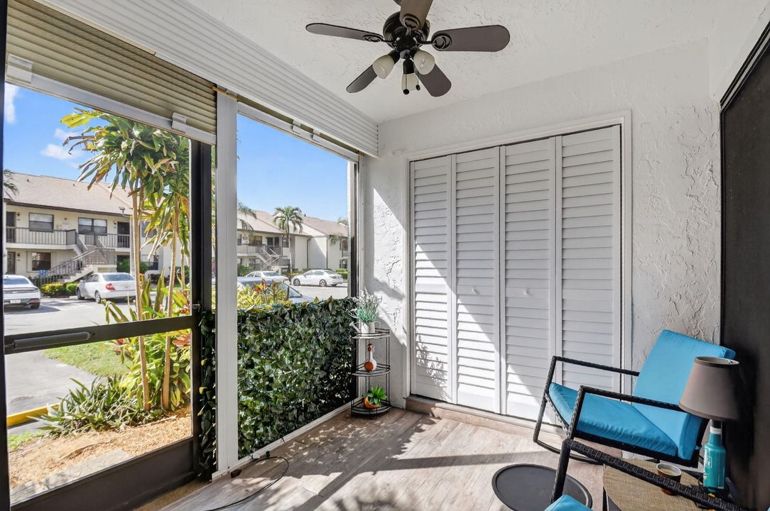 For Sale: $165,000 (2 beds, 2 baths, 1049 Square Feet)