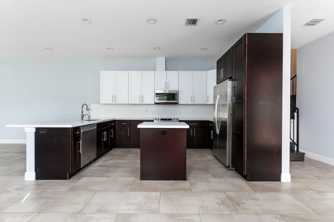 待售: $1,050,000 (4 贝兹, 3 浴室, 2780 平方英尺)