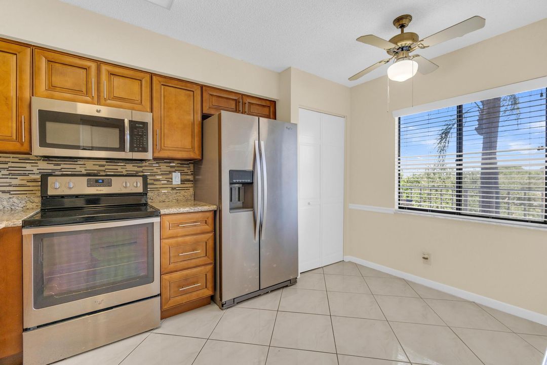 待售: $225,000 (2 贝兹, 2 浴室, 1230 平方英尺)