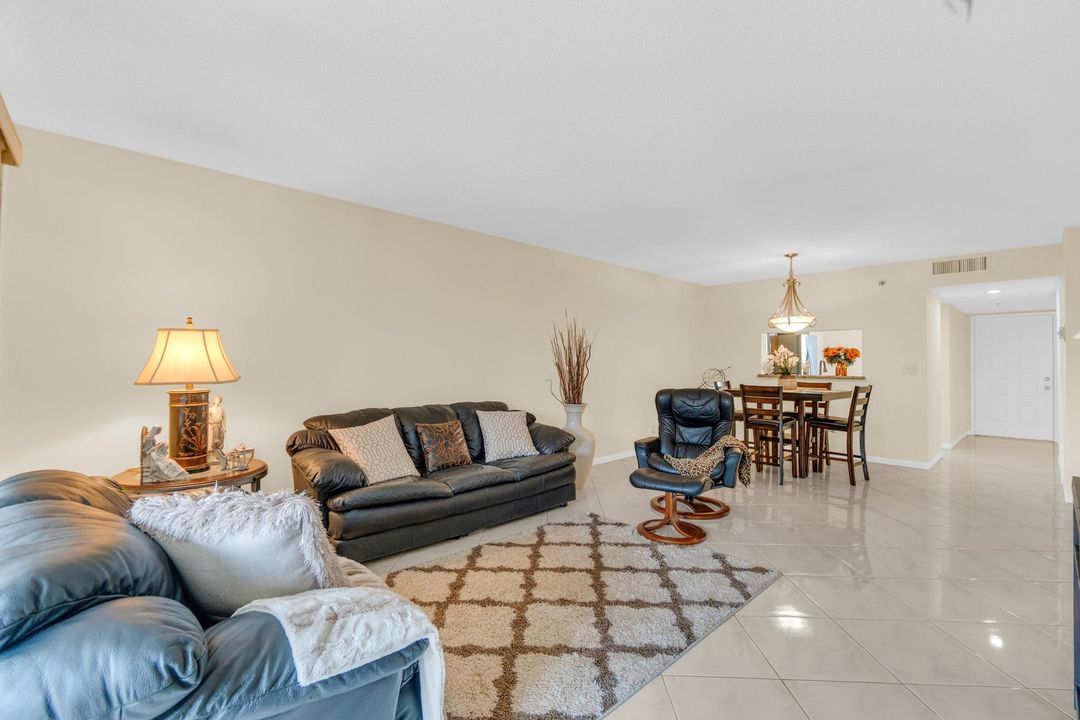 待售: $225,000 (2 贝兹, 2 浴室, 1230 平方英尺)