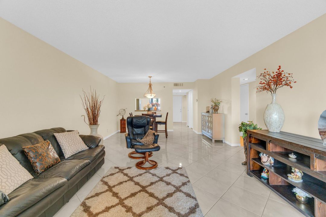 待售: $225,000 (2 贝兹, 2 浴室, 1230 平方英尺)