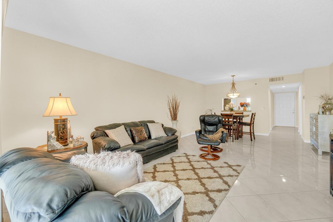 待售: $225,000 (2 贝兹, 2 浴室, 1230 平方英尺)