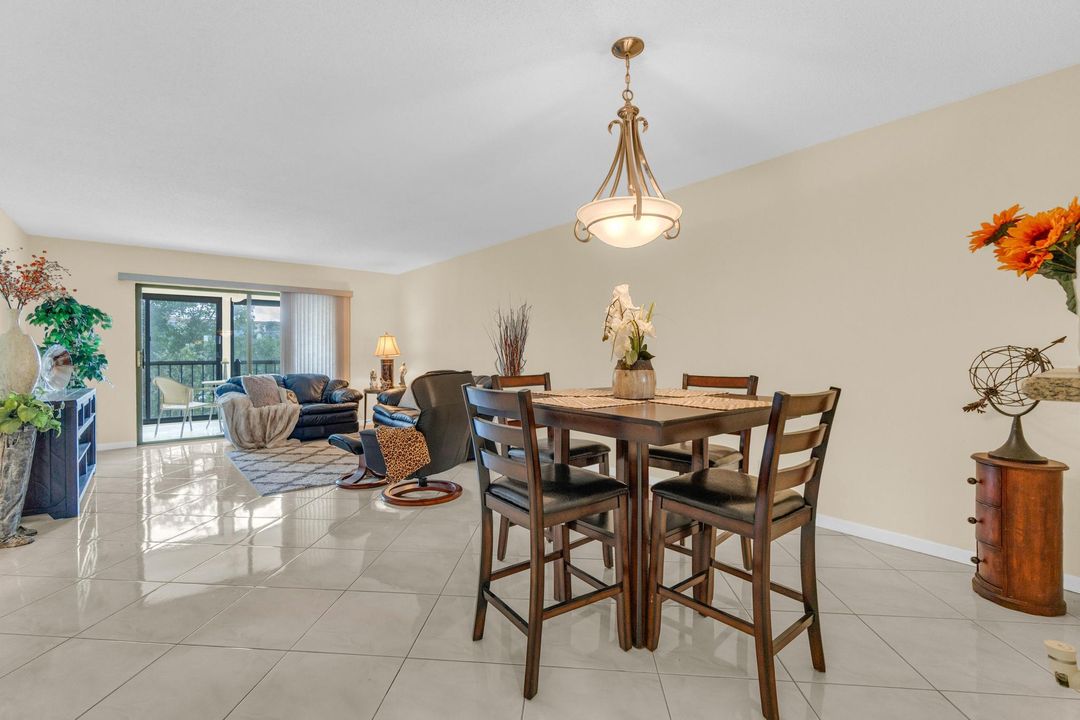 待售: $225,000 (2 贝兹, 2 浴室, 1230 平方英尺)