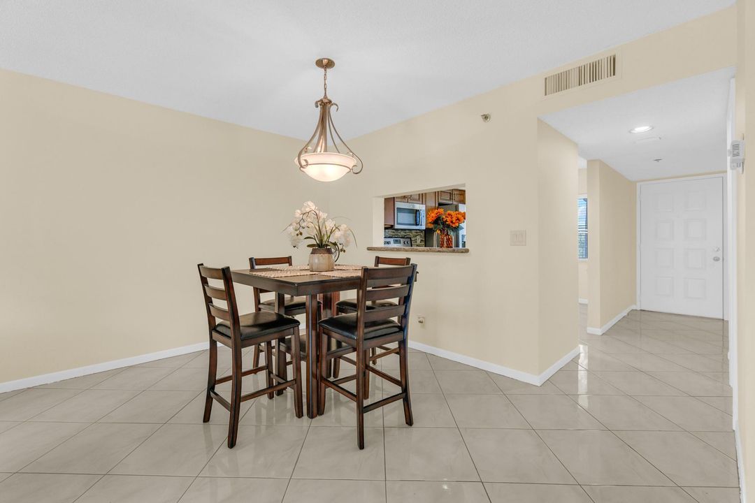 待售: $225,000 (2 贝兹, 2 浴室, 1230 平方英尺)