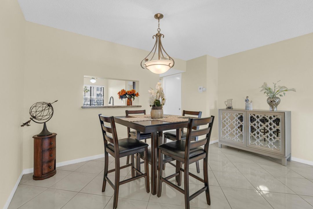 待售: $225,000 (2 贝兹, 2 浴室, 1230 平方英尺)