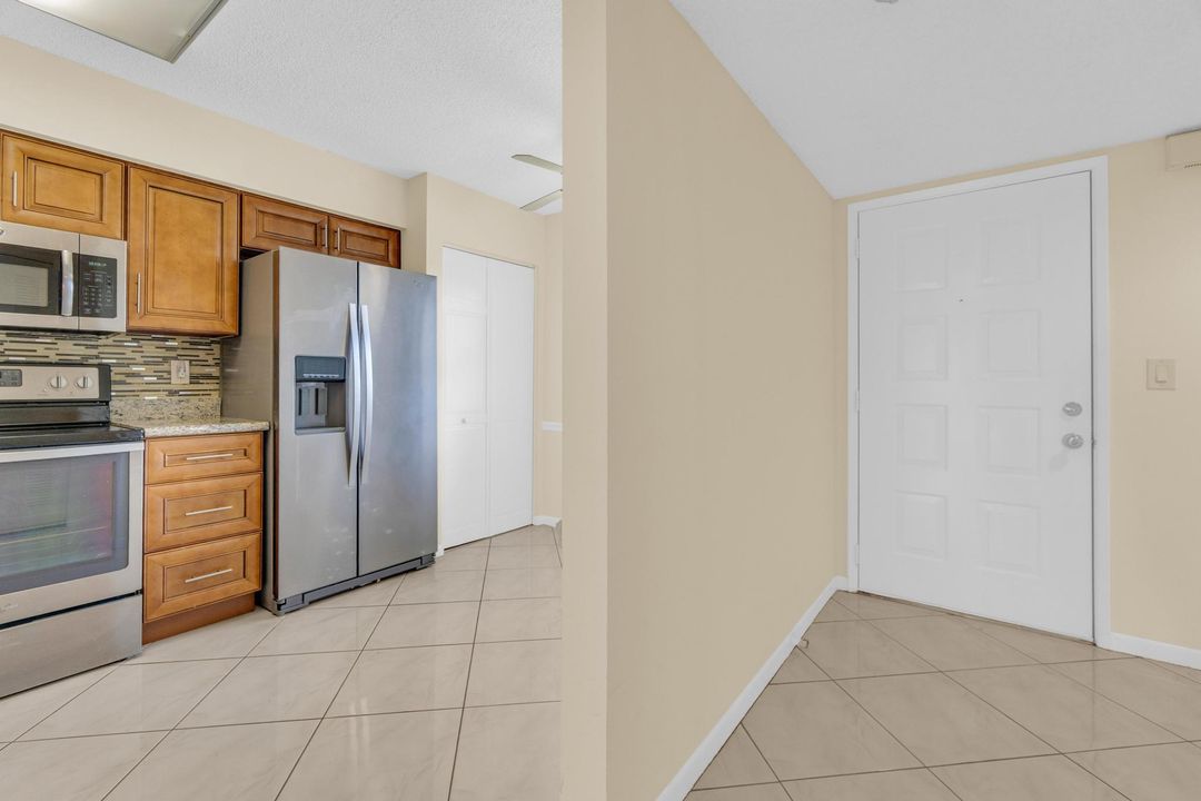 待售: $225,000 (2 贝兹, 2 浴室, 1230 平方英尺)