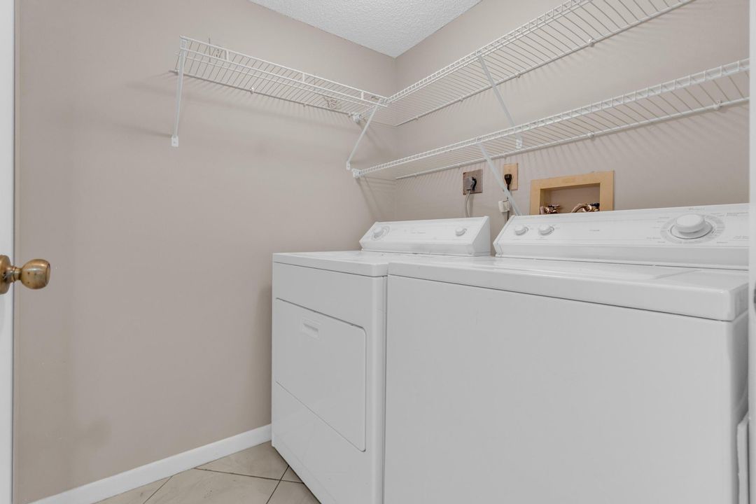 待售: $225,000 (2 贝兹, 2 浴室, 1230 平方英尺)