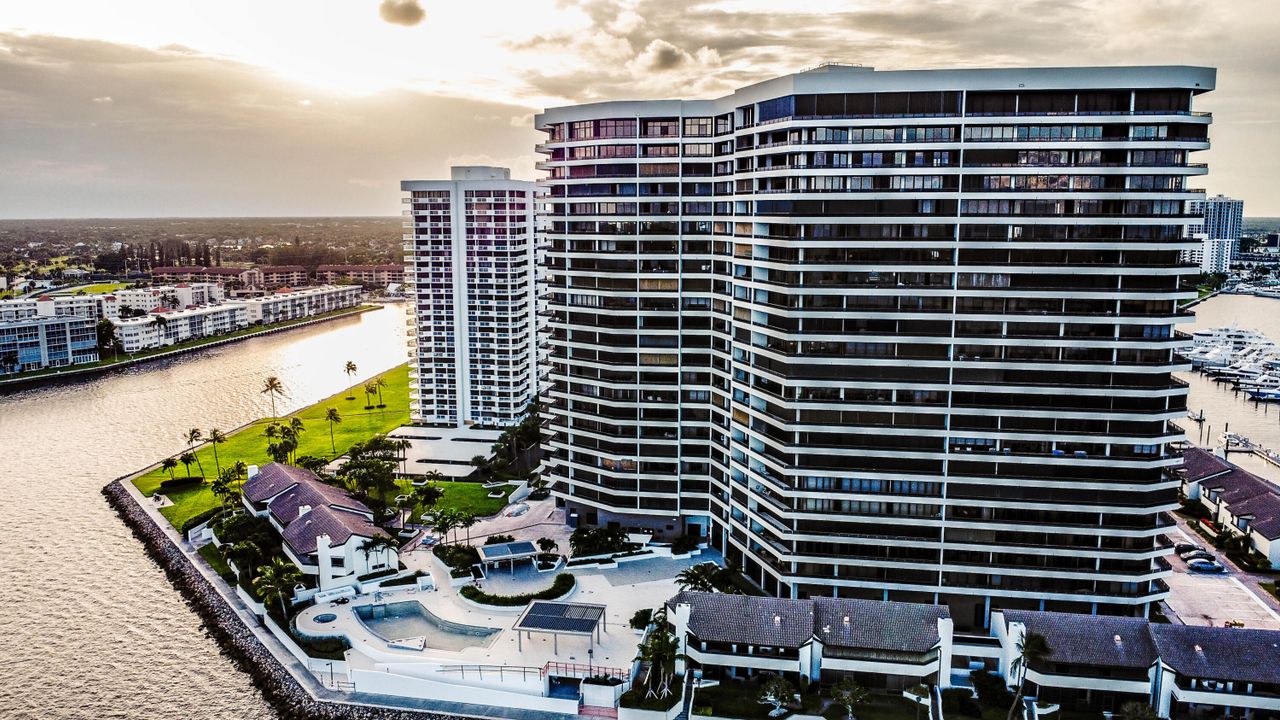 For Sale: $749,000 (2 beds, 2 baths, 2332 Square Feet)