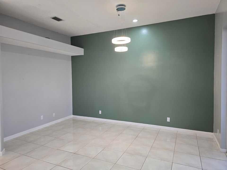 For Rent: $3,600 (2 beds, 2 baths, 1586 Square Feet)