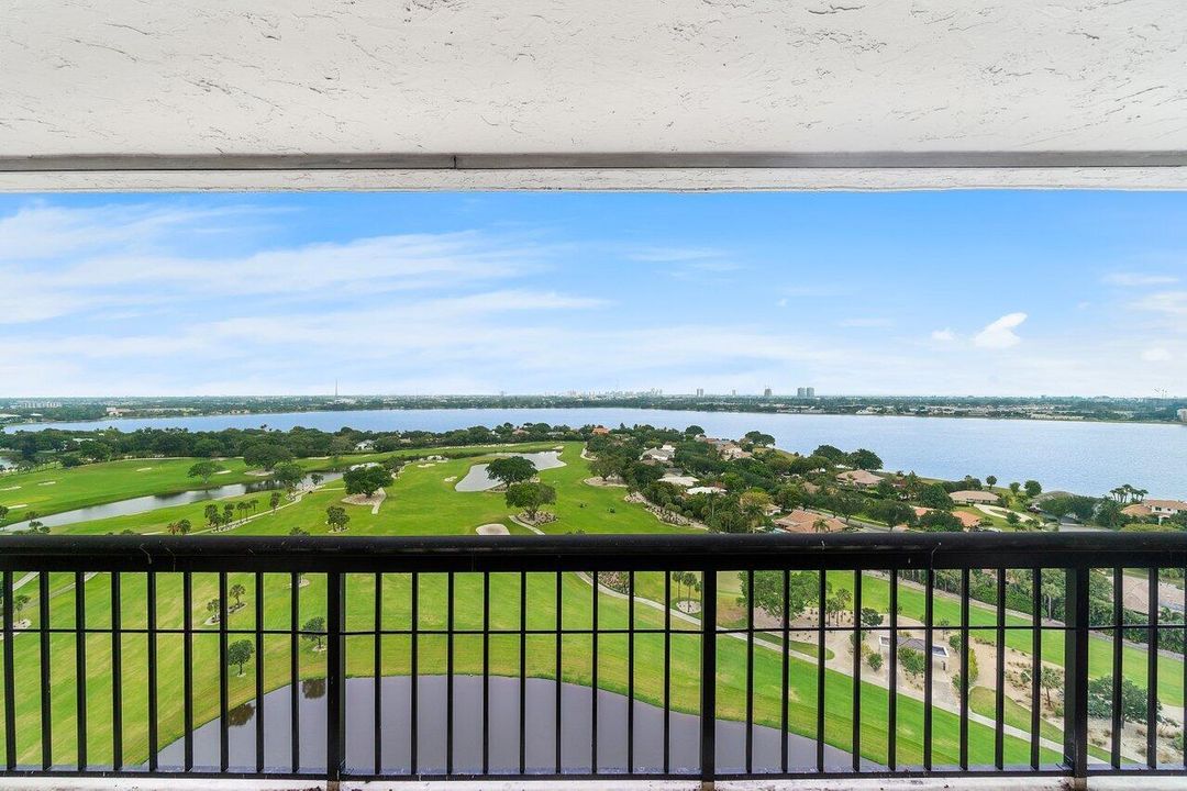 For Sale: $873,000 (3 beds, 2 baths, 2250 Square Feet)