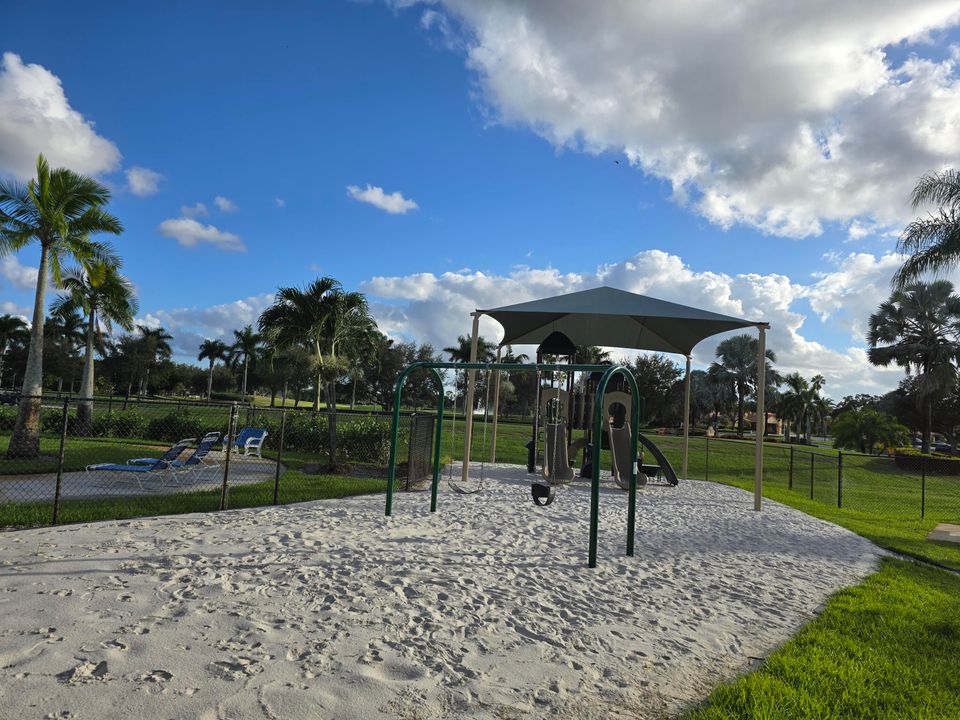 For Rent: $3,600 (2 beds, 2 baths, 1586 Square Feet)