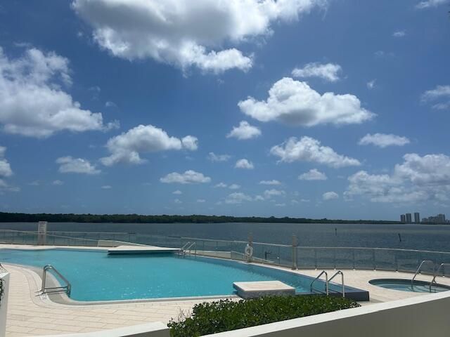 For Sale: $749,000 (2 beds, 2 baths, 2332 Square Feet)