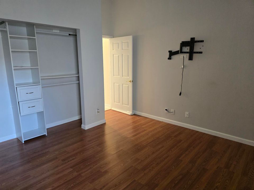 For Rent: $3,600 (2 beds, 2 baths, 1586 Square Feet)