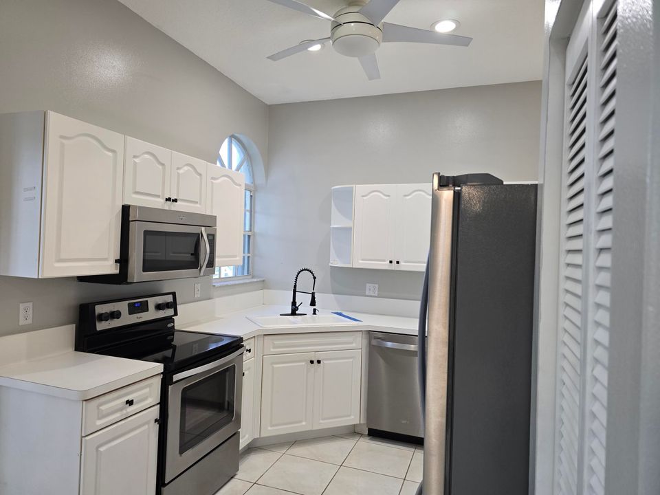 For Rent: $3,600 (2 beds, 2 baths, 1586 Square Feet)