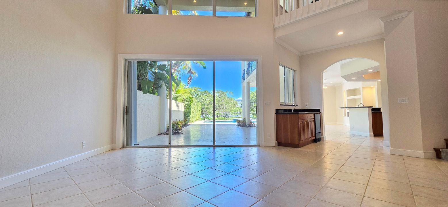 В аренду: $25,000 (5 спален, 4 ванн, 3647 Квадратных фут)